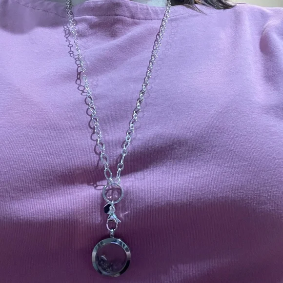 Sterling silver pendant necklace with charm holder. - Picture 6 of 8